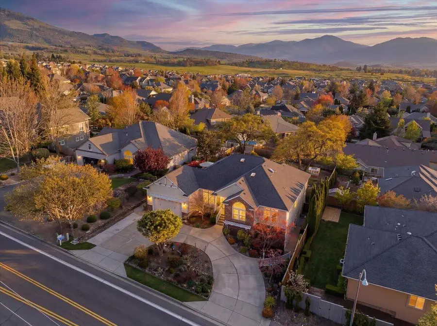 3910 Cherry Lane, Medford, OR 97504 - #2