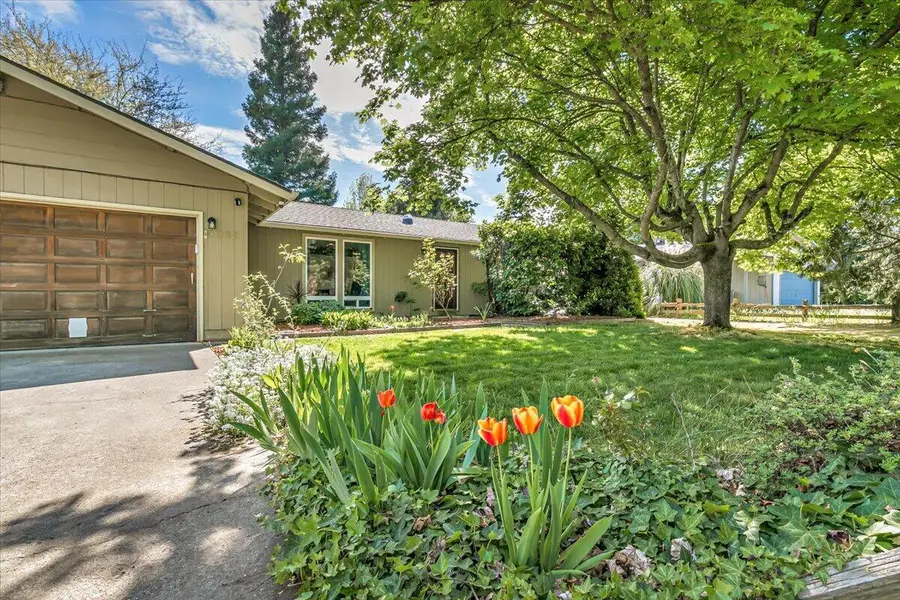 1883 S Peach Street, Medford, OR 97501 - #2