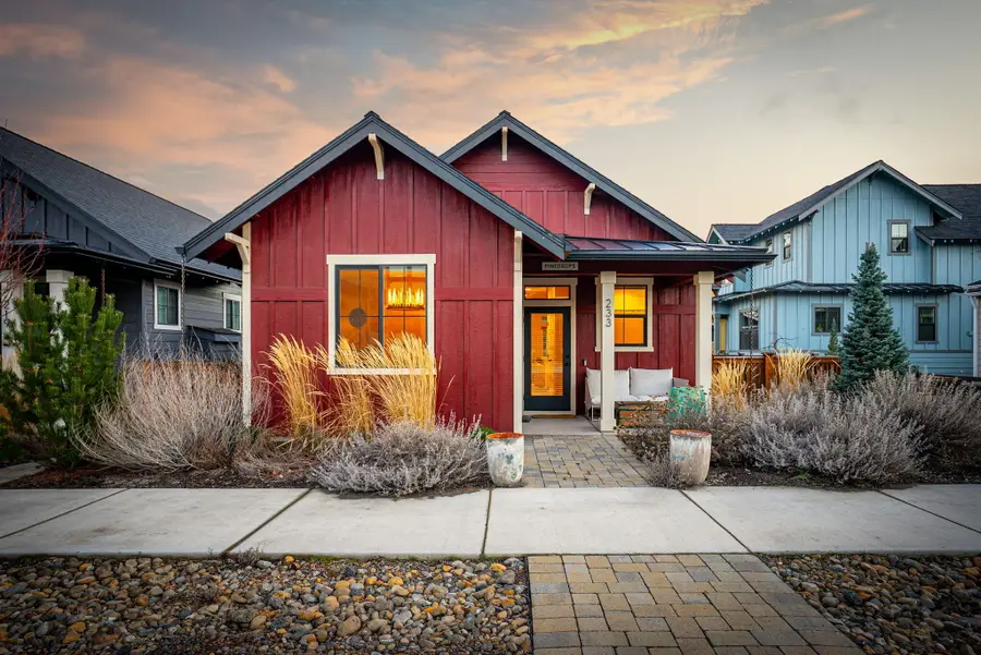 233 W Heising Drive, Sisters, OR 97759 - #2