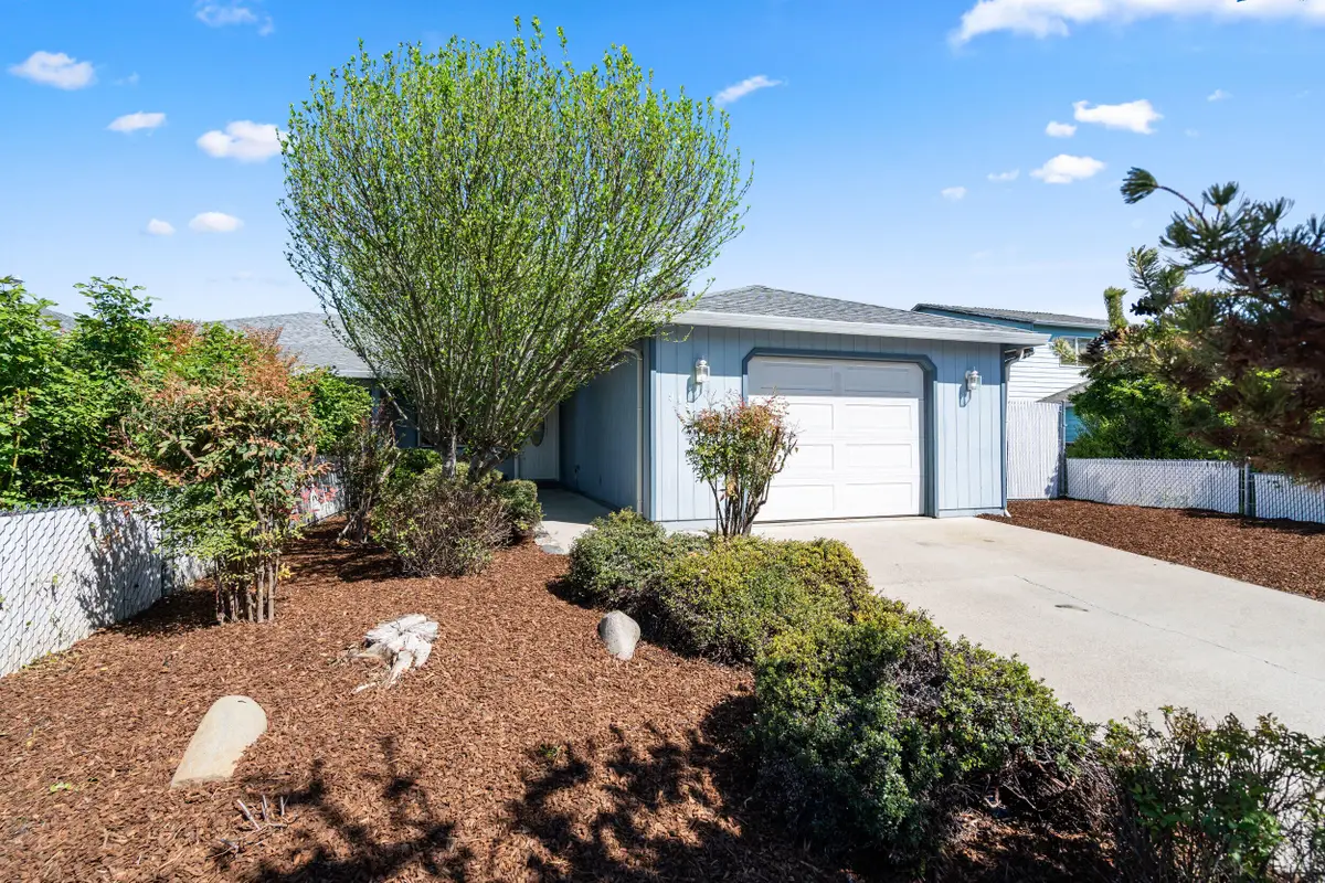 943 Hopkins Road, Central Point, OR 97502 - #1