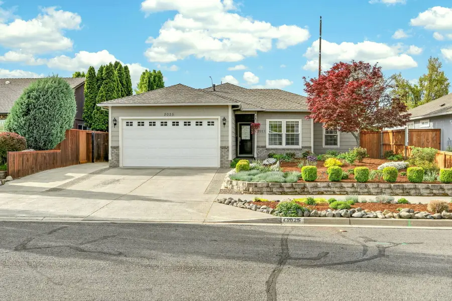 2025 Manchester Drive, Medford, OR 97501 - #2