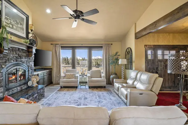 68050 Fryrear Road, Sisters, OR 97759