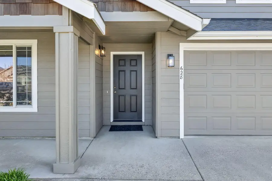 628 NW Green Forest Circle, Redmond, OR 97756 - #2