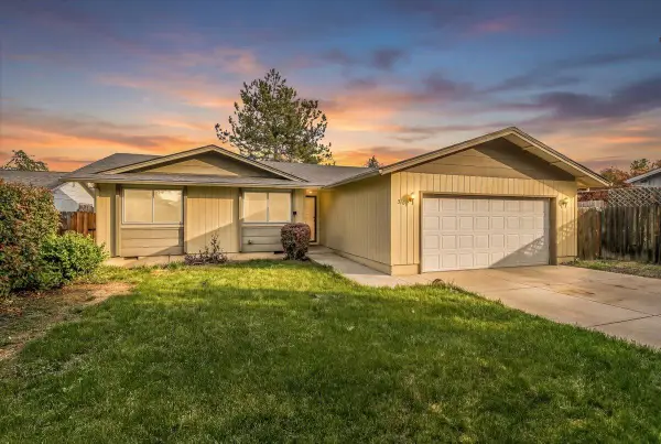 3167 Delta Waters Road, Medford, OR 97504