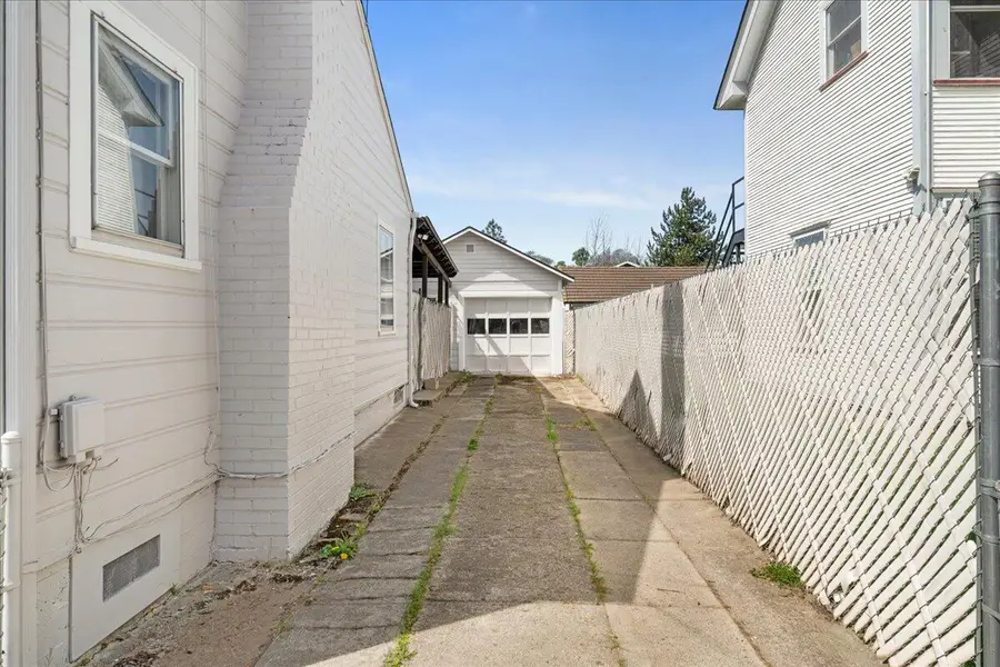 406 Newtown Street, Medford, OR 97501 - #3