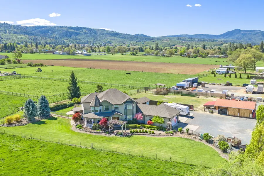 826 Oak Grove Road, Medford, OR 97501 - #2