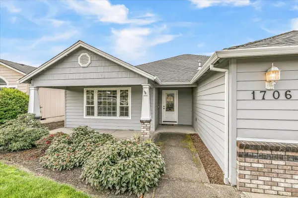 1706 Dragon Tail Place, Medford, OR 97504