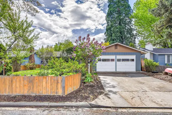 146 Sharon Drive, Phoenix, OR 97535