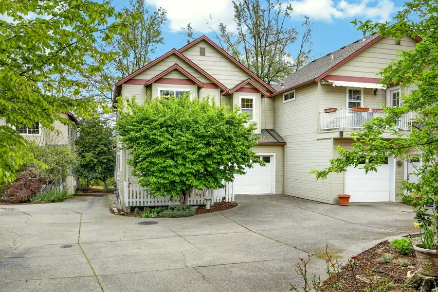 2150 Siskiyou Boulevard, Ashland, OR 97520 - #3