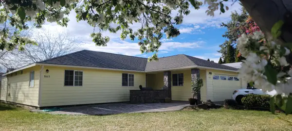 865 SW 24th Court, Redmond, OR 97756