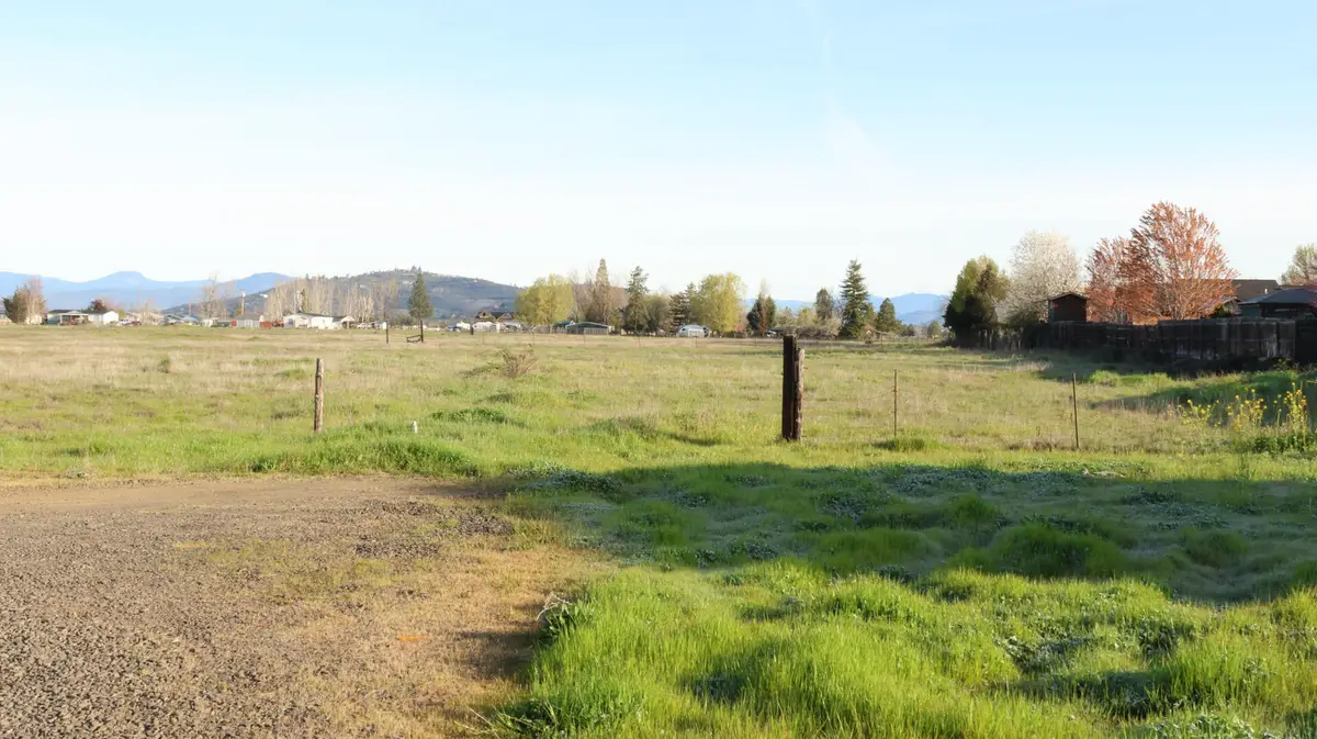 3825 Avenue H #A & B, White City, OR 97503 - #1