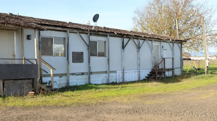 3825 Avenue H #A & B, White City, OR 97503 - #2