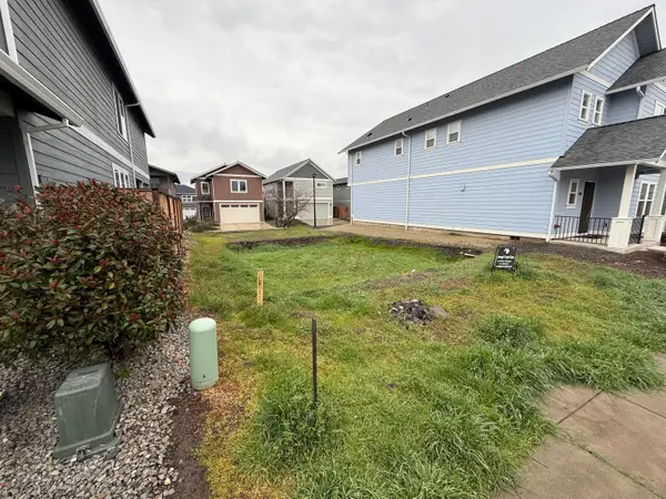 249 Willow Way, Talent, OR 97540