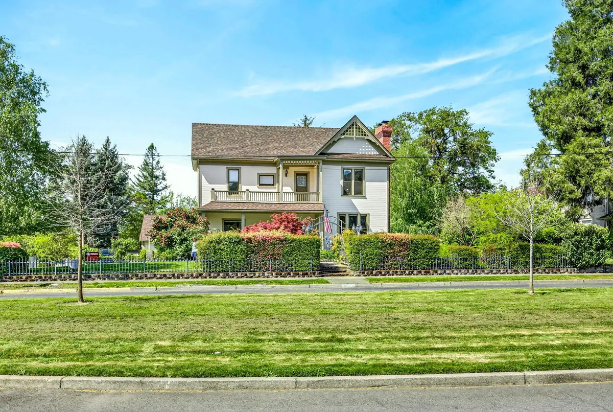 1002 NW Washington Boulevard, Grants Pass, OR 97526 - #1