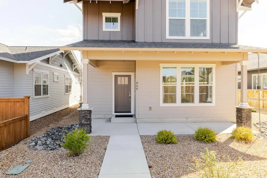 868 NW 19th Street, Redmond, OR 97756 - #2