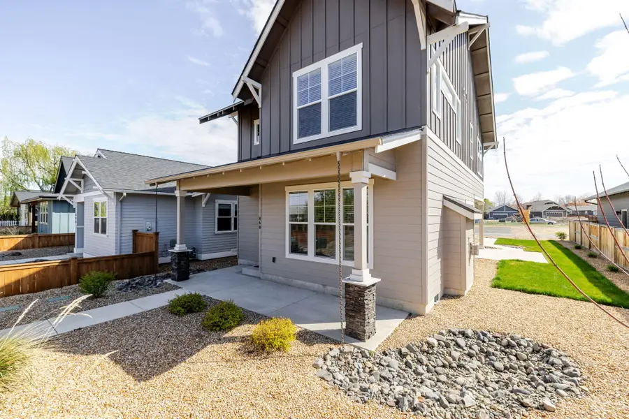 868 NW 19th Street, Redmond, OR 97756 - #3