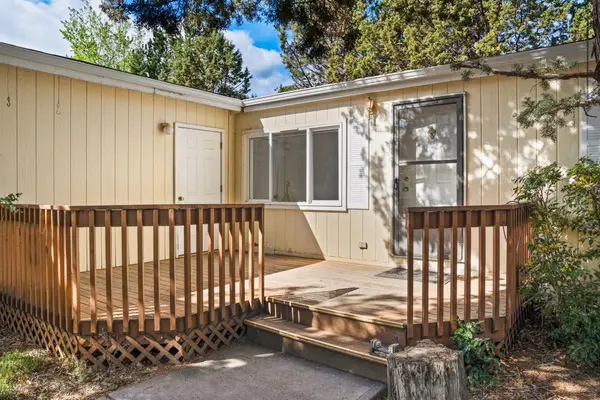 1015 SE Valleywood Place, Bend, OR 97702