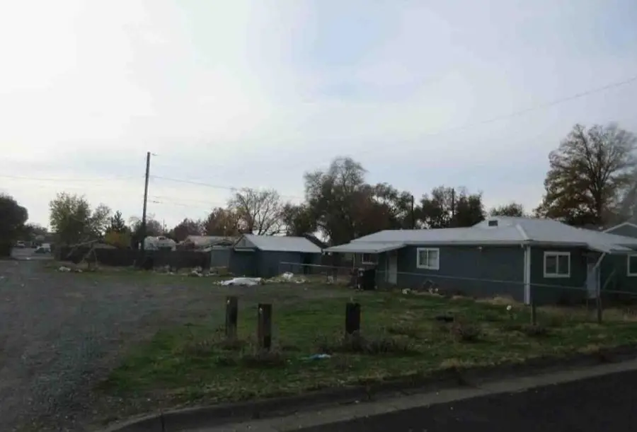 409 W Ridgeway Avenue, Hermiston, OR 97838 - #2