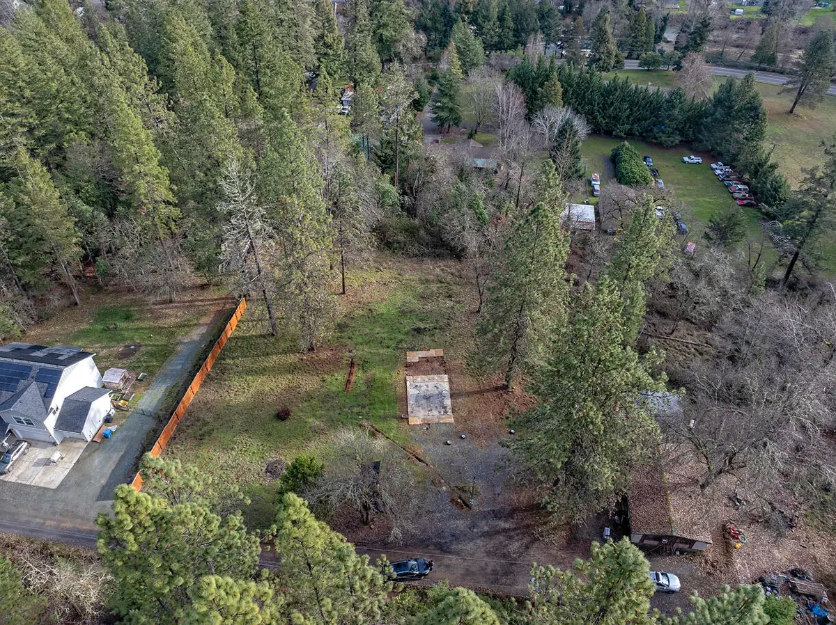 1329 W Evans Creek Road, Rogue River, OR 97537 - #1