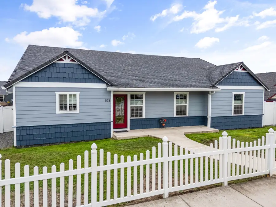 628 Barton Road, Eagle Point, OR 97524 - #2