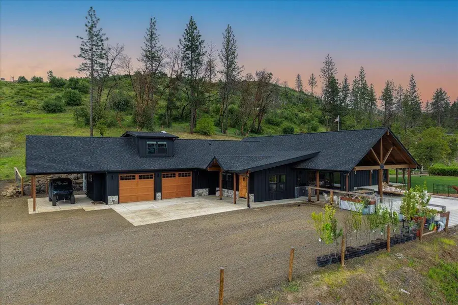 2220 Butte Falls Highway, Eagle Point, OR 97524 - #2