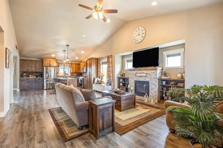 1002 NE Discovery Loop, Prineville, OR 97754 - #3