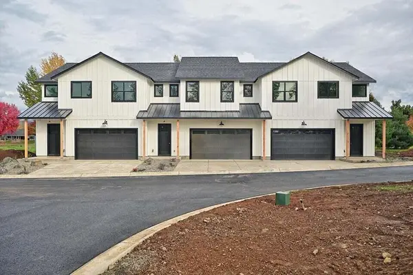 202 Bogey Lane, Eagle Point, OR 97524