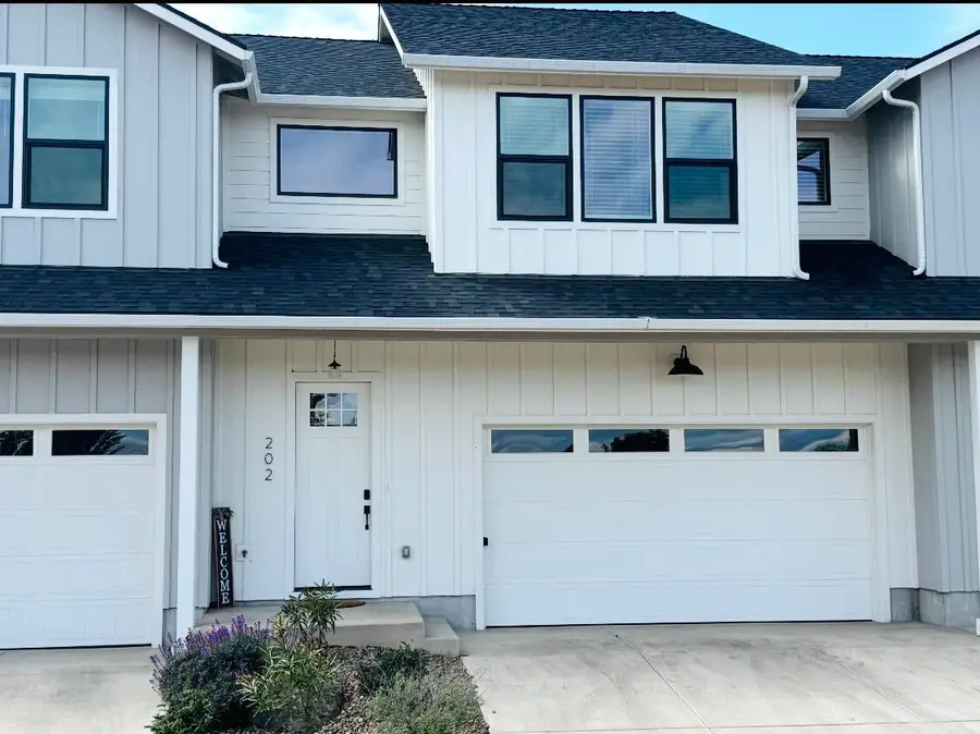 202 Bogey Lane, Eagle Point, OR 97524 - #2