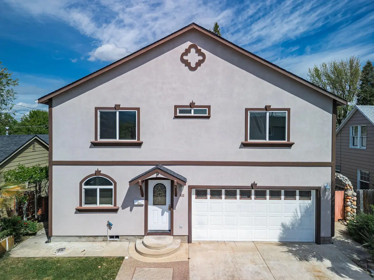 842 W 14th Street, Medford, OR 97501 - #1