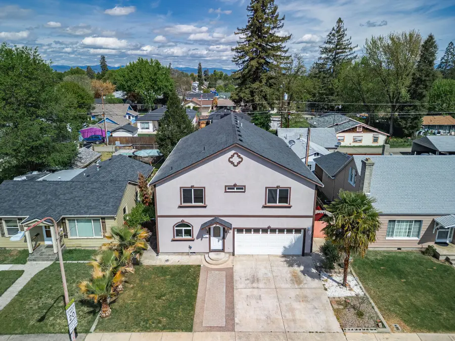 842 W 14th Street, Medford, OR 97501 - #3