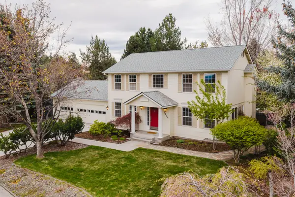 3626 SW Volcano Court, Redmond, OR 97756