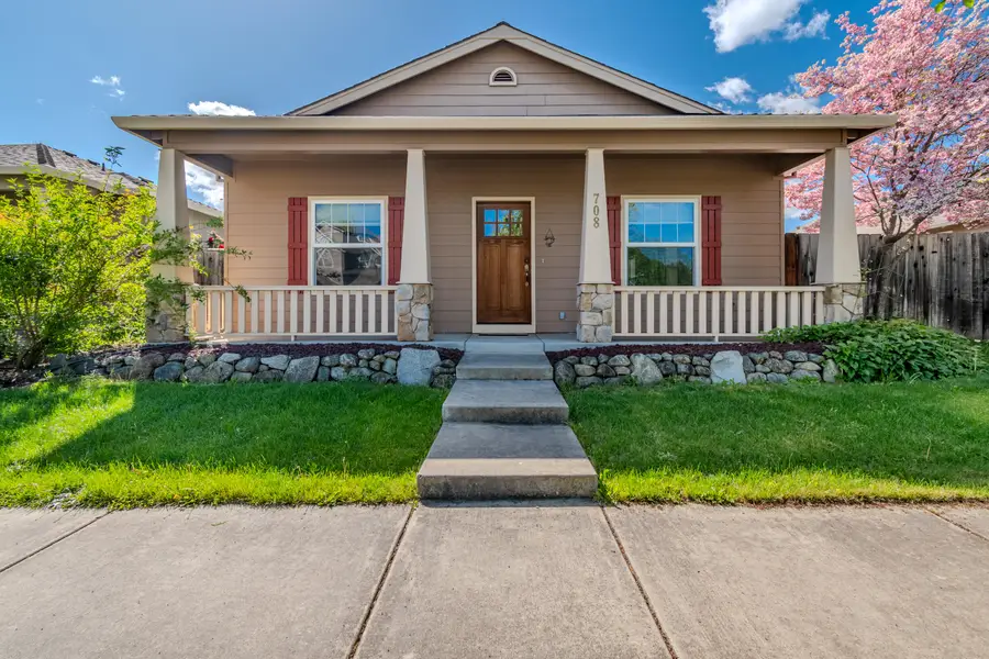 708 Isherwood Drive, Central Point, OR 97502 - #2