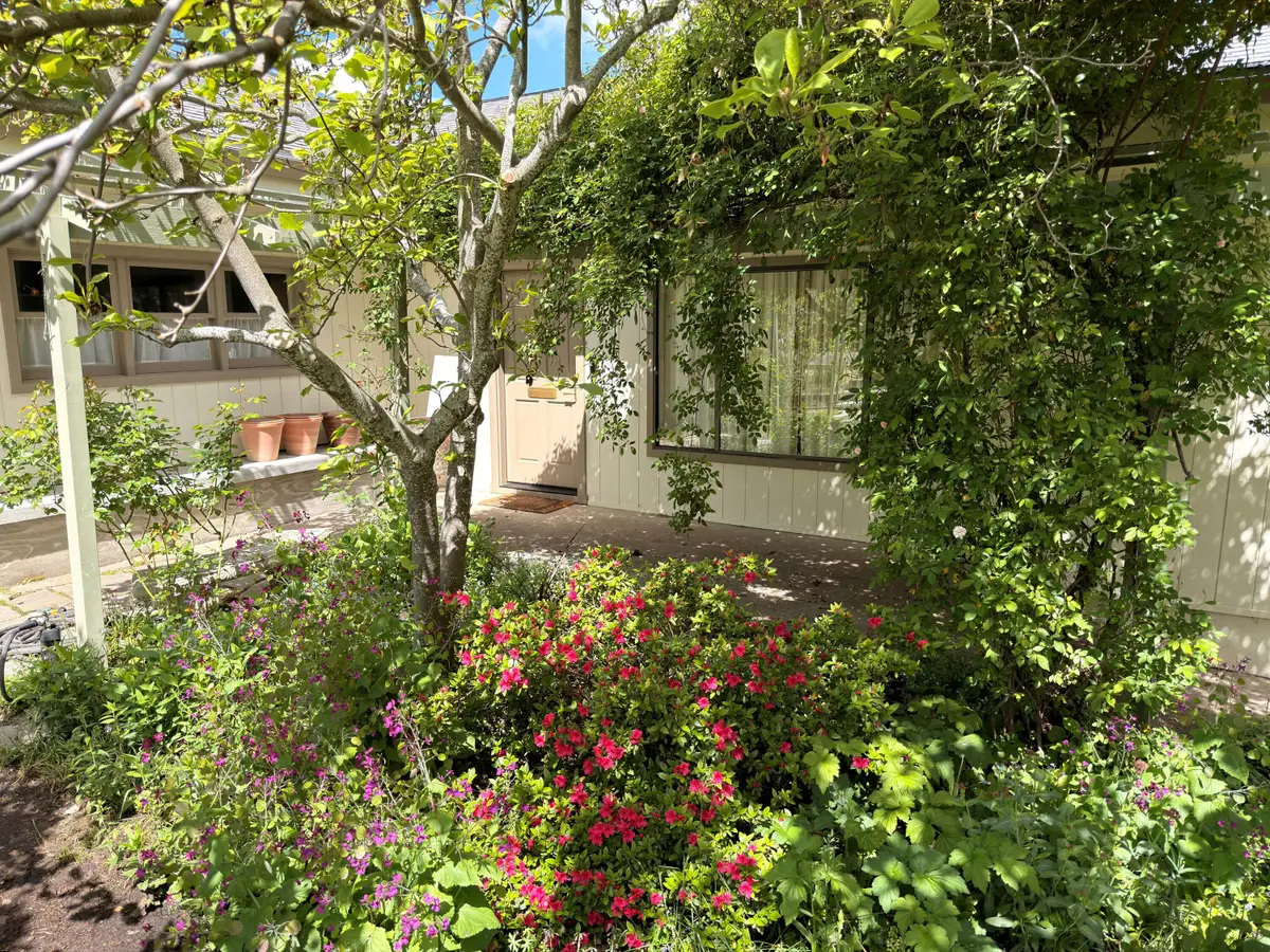 945 Hillview Drive, Ashland, OR 97520 - #1