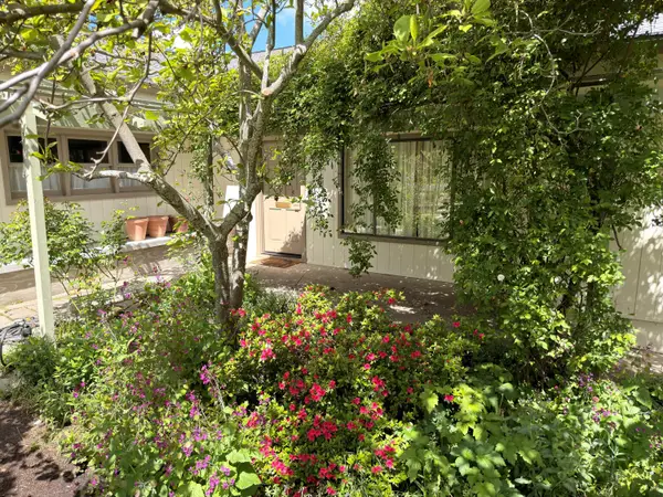 945 Hillview Drive, Ashland, OR 97520