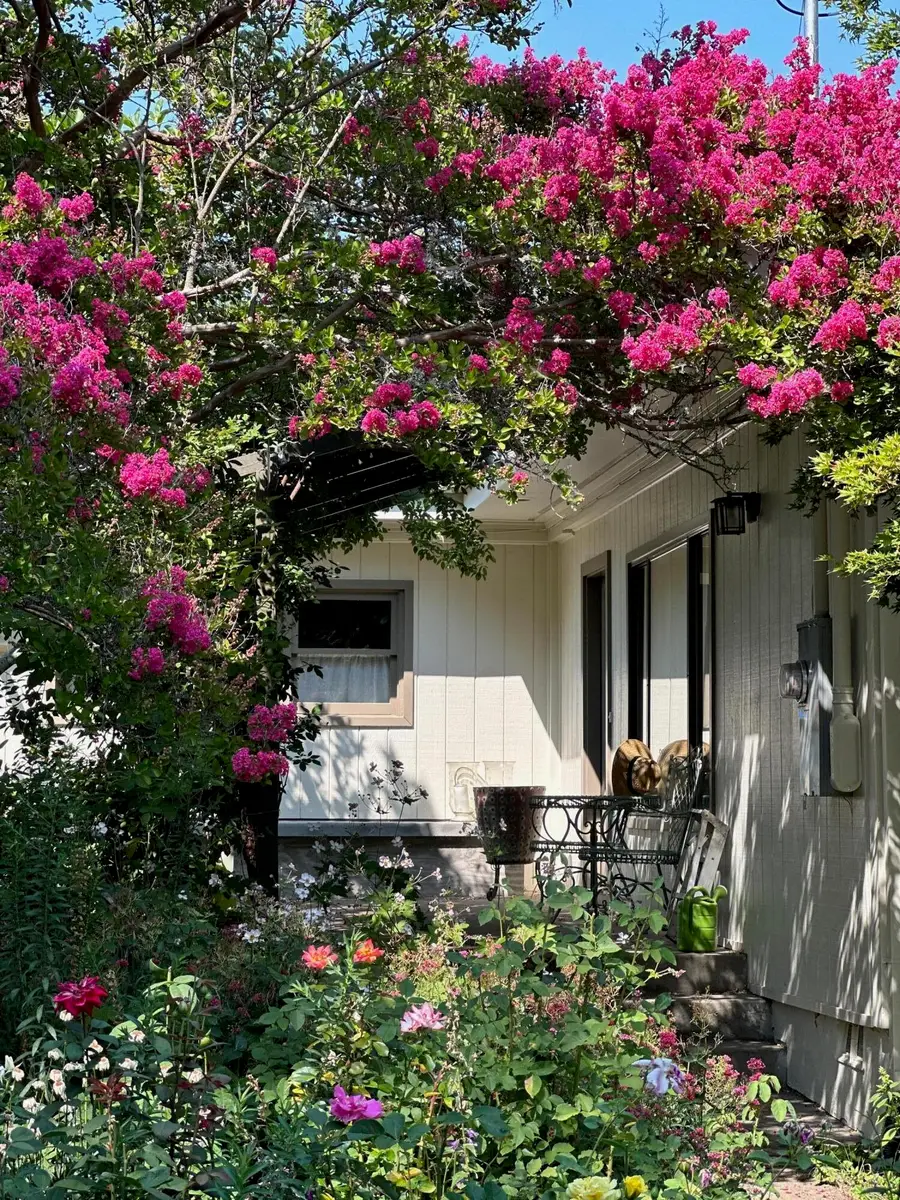 945 Hillview Drive, Ashland, OR 97520 - #3