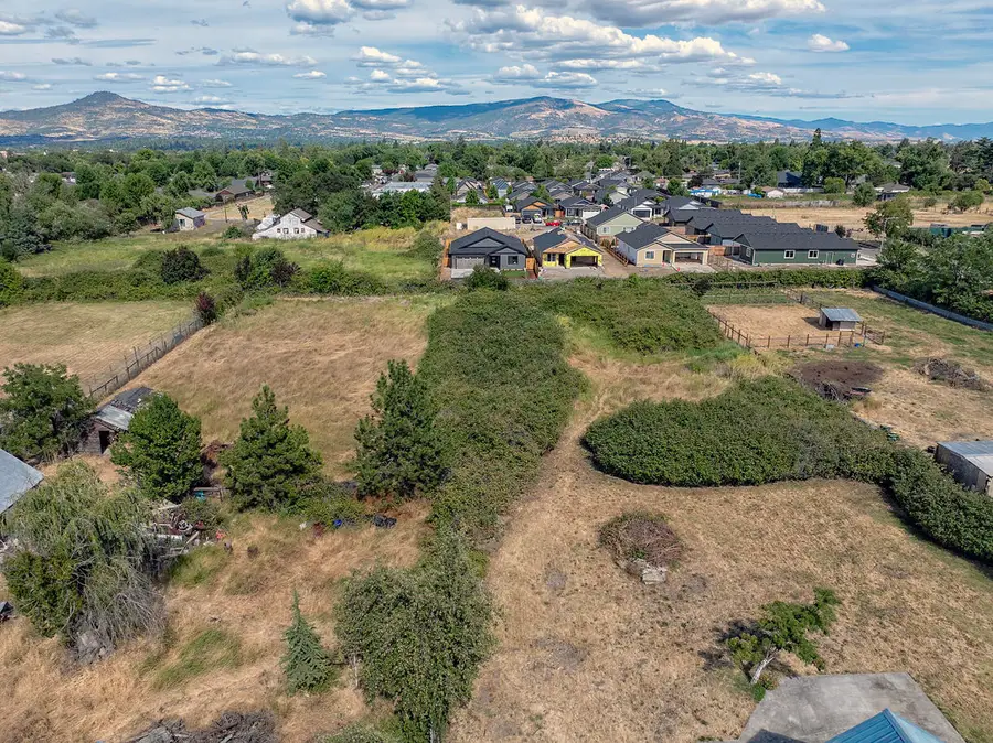 963 Lozier Lane, Medford, OR 97501 - #2