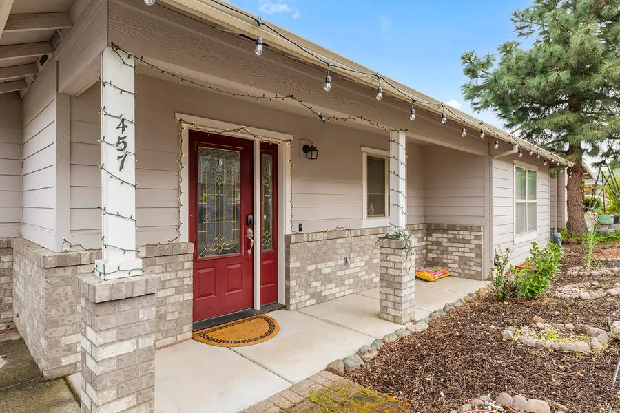 457 Elm Street, Phoenix, OR 97535 - #3