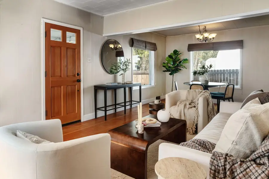 521 NW Georgia Avenue, Bend, OR 97703 - #3