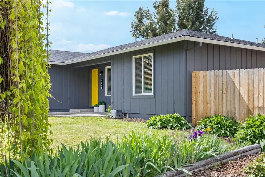 556 Glenn Way, Central Point, OR 97502 - #3