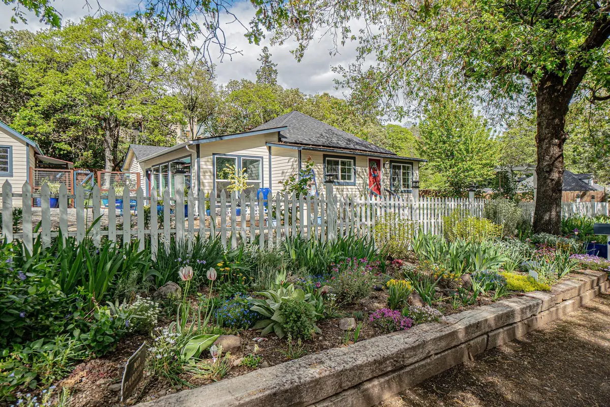 1203 4th Avenue, Gold Hill, OR 97525 - #1