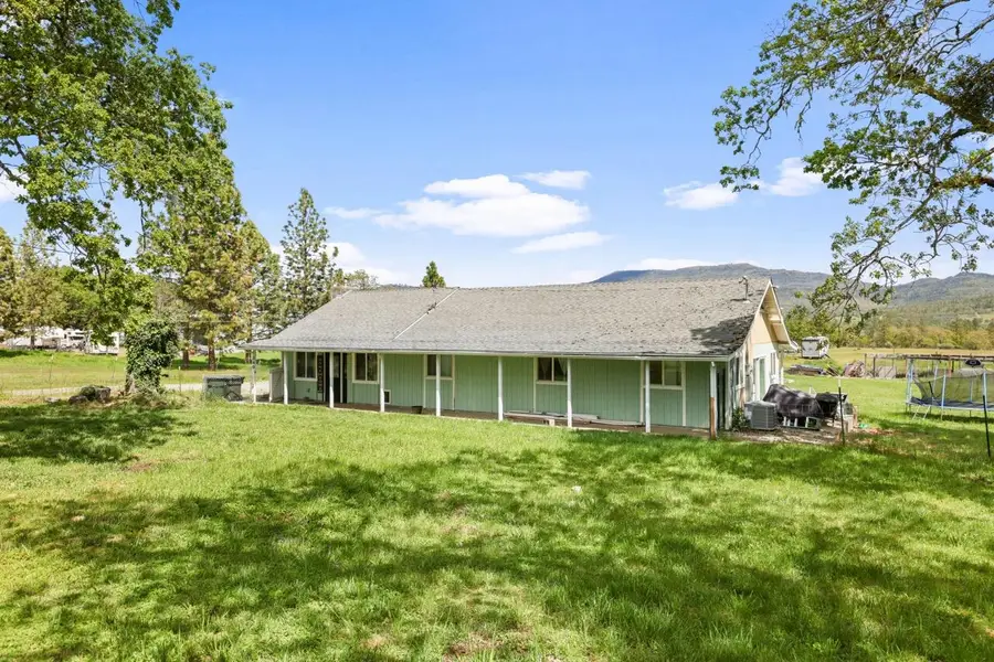 380 Greenleaf Drive, Eagle Point, OR 97524 - #3