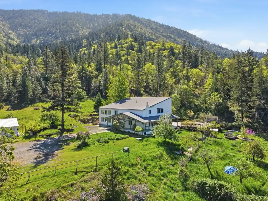 827 Summit Loop, Grants Pass, OR 97527 - #2