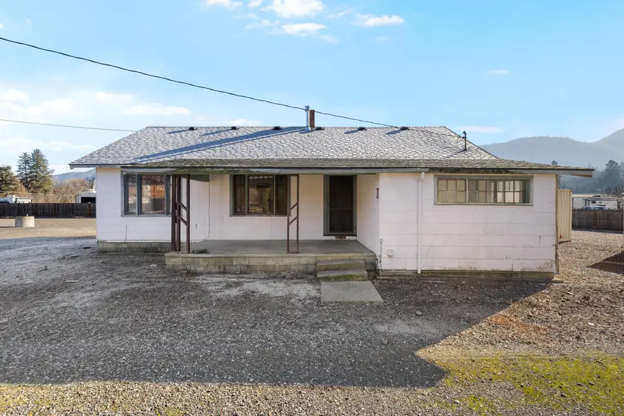 175 Rogue River Highway, Gold Hill, OR 97525 - #2