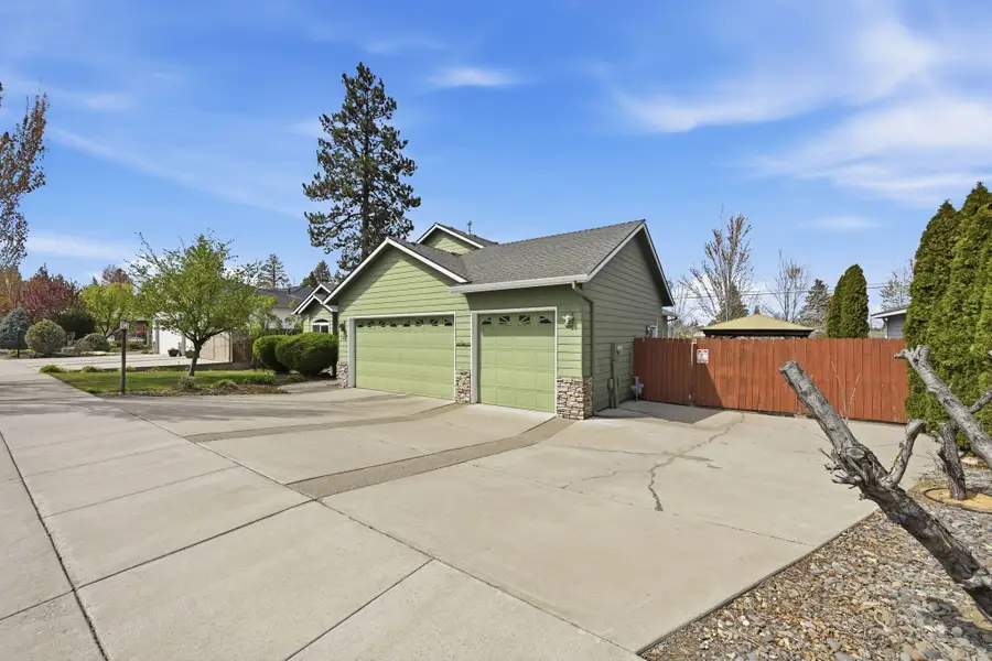 209 SE Soft Tail Drive, Bend, OR 97702 - #2