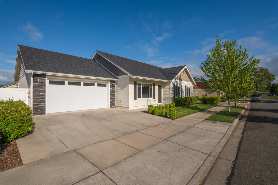 918 SW Blackberry Lane, Grants Pass, OR 97527 - #2