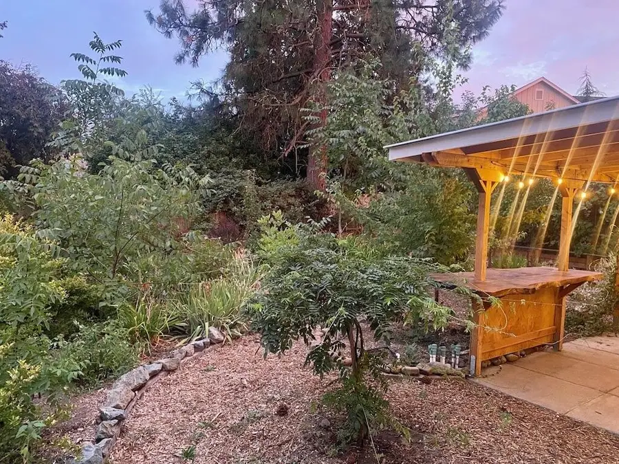 670 N 5th Street, Jacksonville, OR 97530 - #3