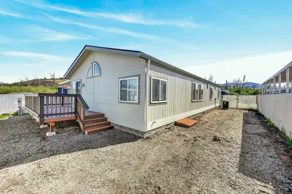 4729 S Pacific Highway #22, Phoenix, OR 97535