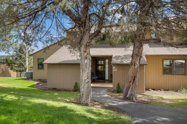 1970 Redtail Hawk Drive, Redmond, OR 97756