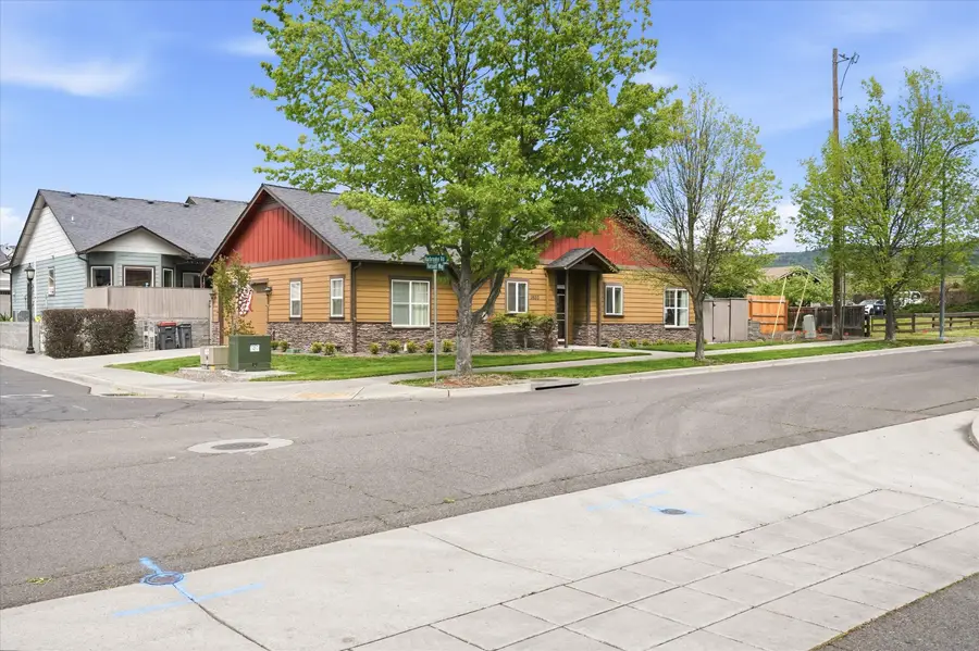 3633 Harbrooke Road, Medford, OR 97504 - #2