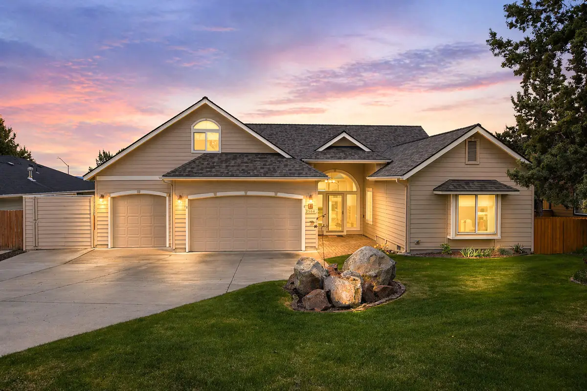 2564 SW Valleyview Drive, Redmond, OR 97756 - #1